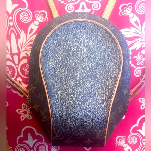 WOW POSHMARK Authentic Louis Vuitton Backpack = Festivals Concerts Pro Games! - Picture 3 of 16